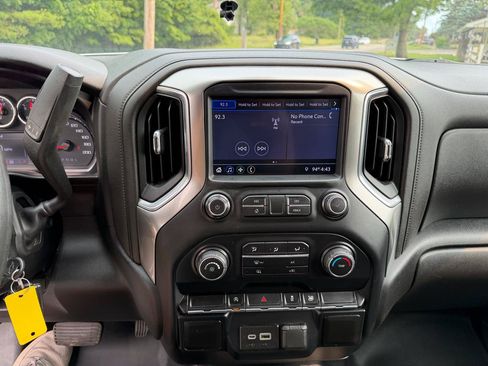 Used 2019 Chevrolet Silverado 1500 LT AWD/4WD image 24