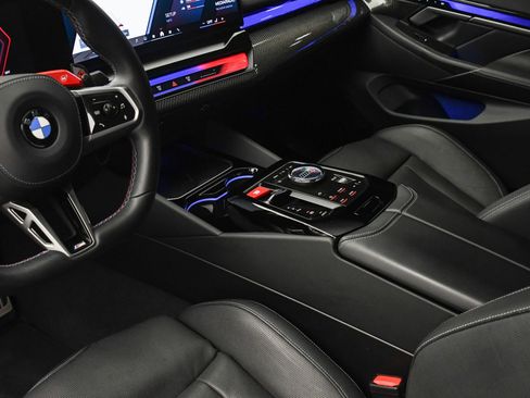 Used 2025 BMW M5 w/ Carbon Package image 39