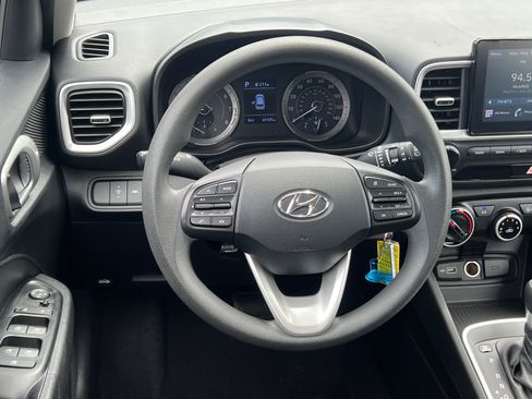 Certified 2022 Hyundai Venue SE FWD image 22