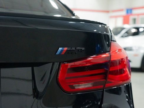 Used 2018 BMW M3 w/ Competition Package image 9