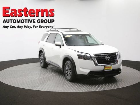 Used 2024 Nissan Pathfinder SV w/ SV Premium Package AWD/4WD image 55