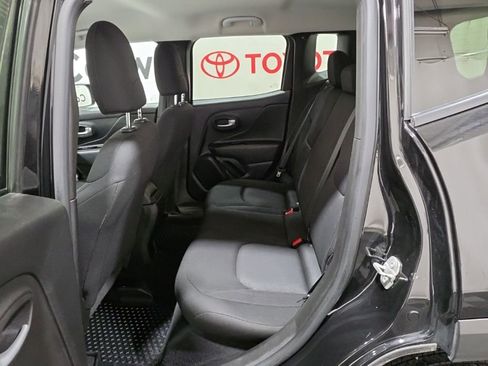 Used 2023 Jeep Renegade Latitude AWD/4WD image 19