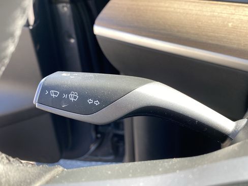 Used 2022 Tesla Model Y Long Range image 19