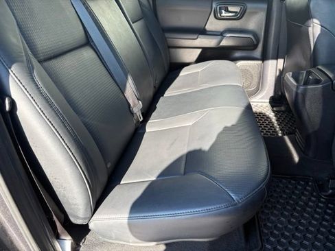 Used 2021 Toyota Tacoma TRD Off-Road AWD/4WD image 18