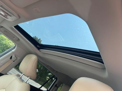 Used 2022 Toyota Highlander XLE FWD image 20