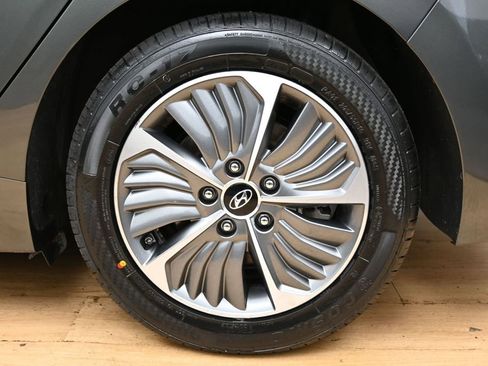 Used 2022 Hyundai Ioniq Limited FWD image 13