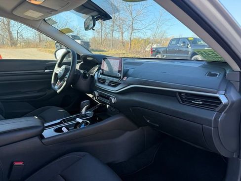 Used 2024 Nissan Altima 2.5 SV image 21