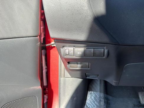 Used 2025 Toyota Corolla Cross XLE image 37