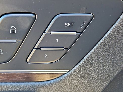 Certified 2025 Audi Q5 2.0T Premium Plus image 22