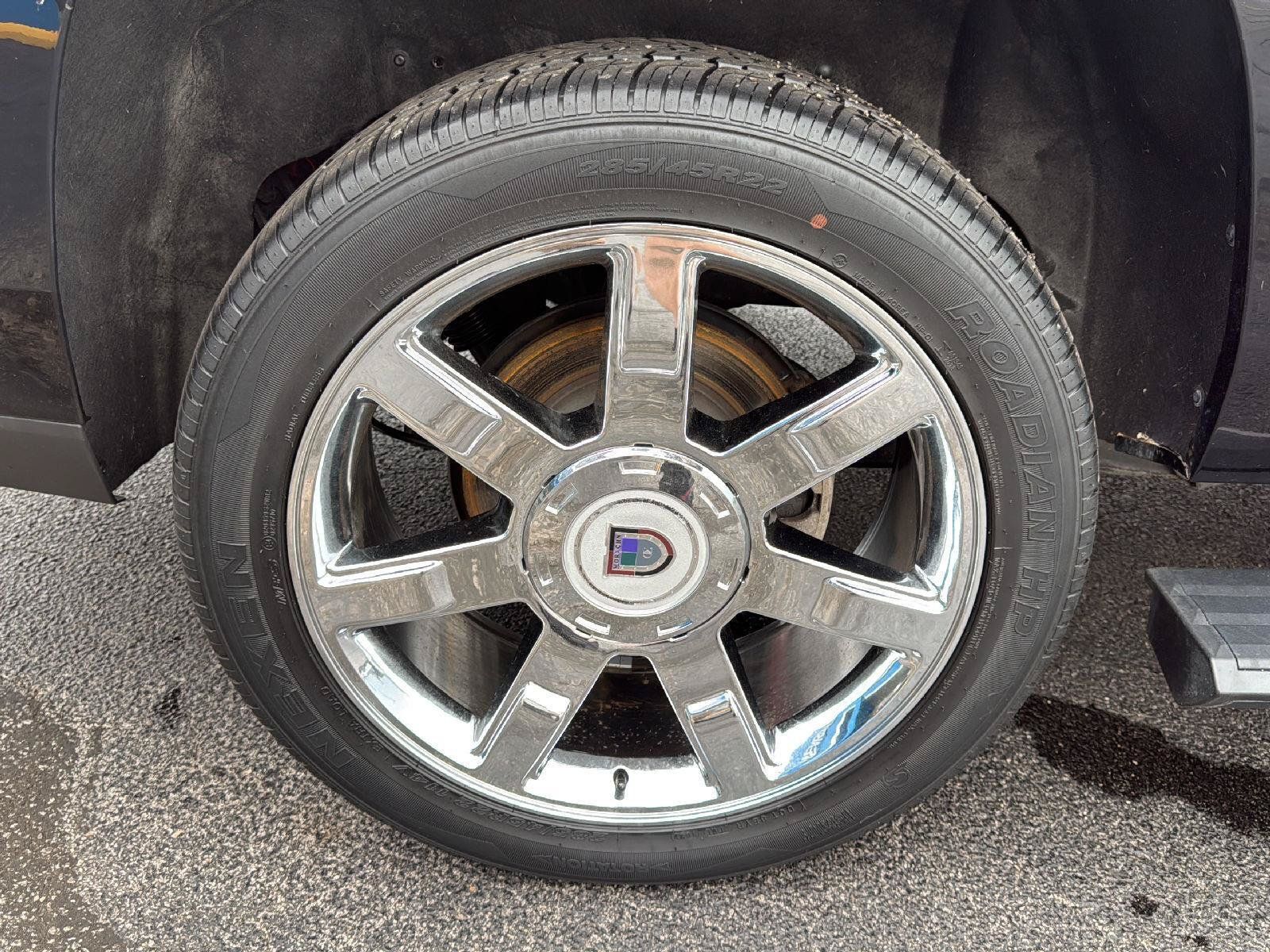 Used 2017 Cadillac Escalade ESV Platinum AWD/4WD image 34