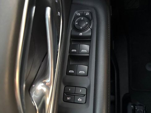 Used 2024 Chevrolet Suburban LT image 2