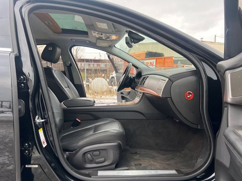 Used 2010 Jaguar XF Luxury image 11