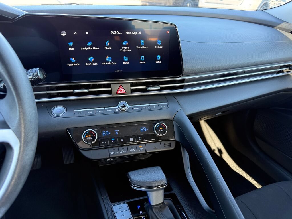 Used 2024 Hyundai Elantra SEL FWD image 22