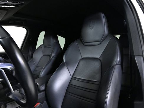 Certified 2020 Porsche Cayenne image 5
