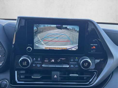 Certified 2025 Toyota Highlander LE image 14