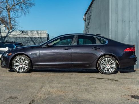 Used 2016 Jaguar XF Premium image 3