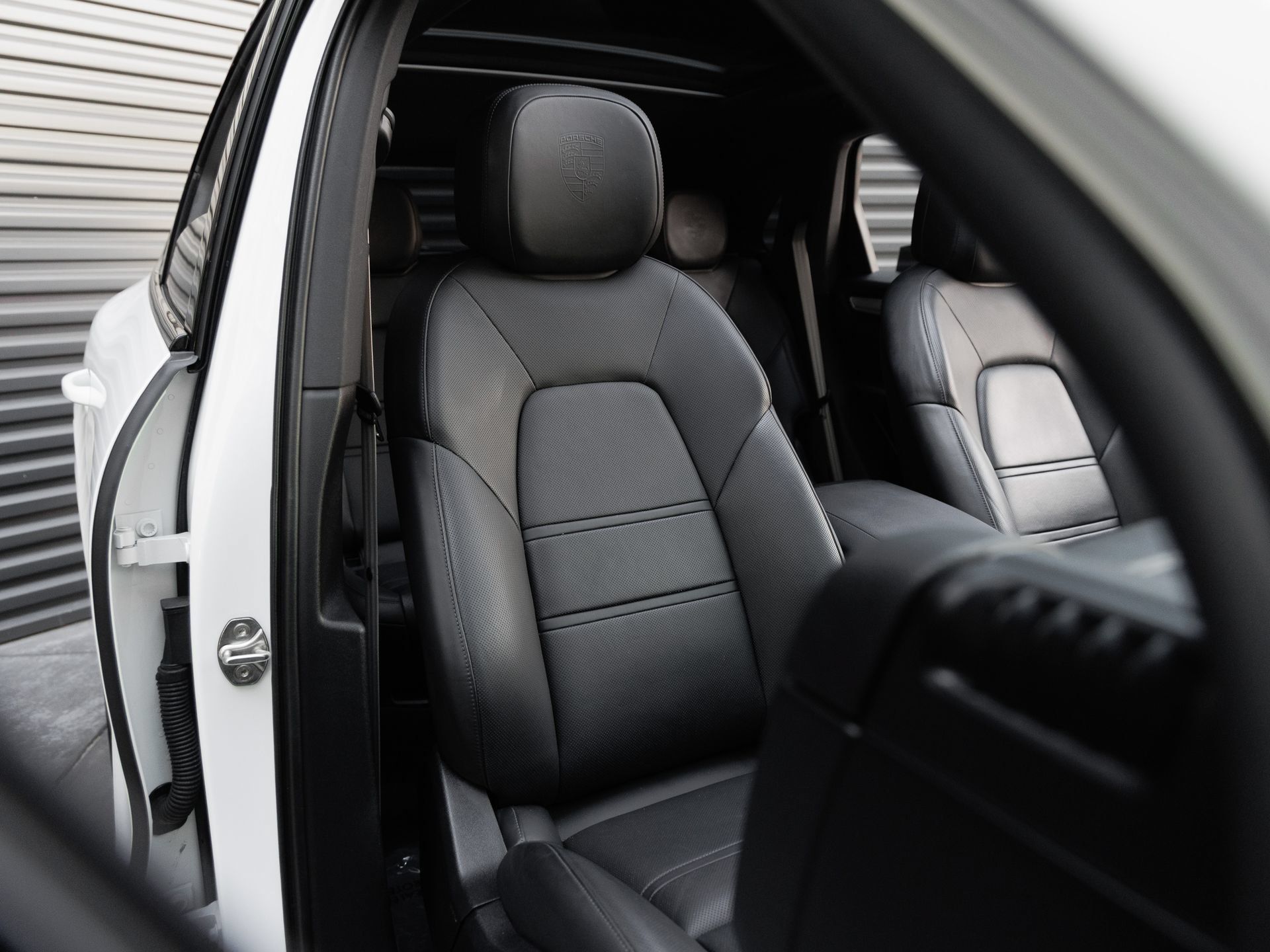 Certified 2023 Porsche Cayenne Platinum Edition AWD/4WD image 36