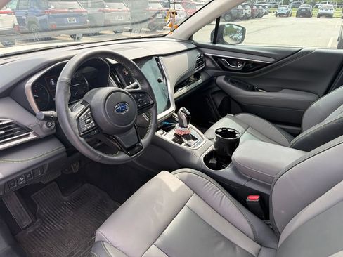 Used 2025 Subaru Outback Onyx Edition XT AWD/4WD image 4