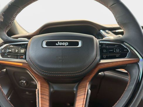 Used 2024 Jeep Grand Cherokee Summit AWD/4WD image 27