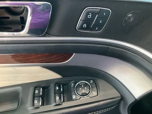 Used 2017 Ford Explorer Platinum image 6