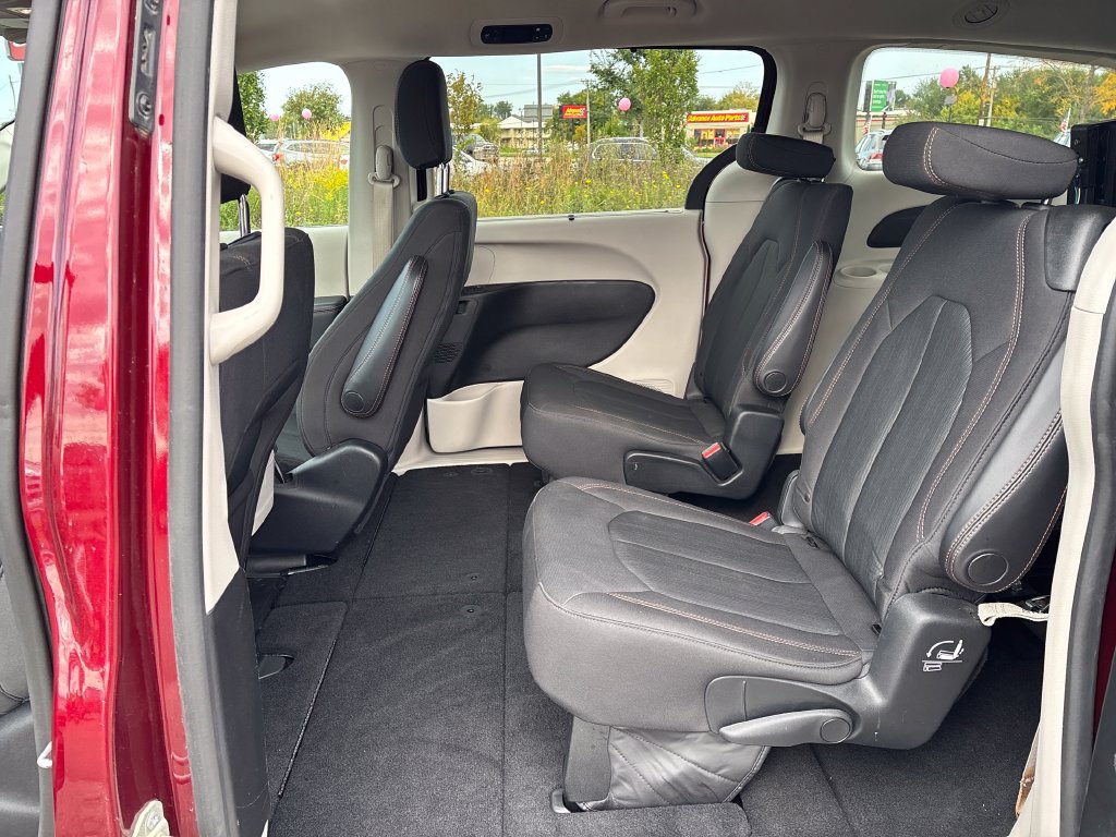 Used 2019 Chrysler Pacifica Touring Plus FWD image 26