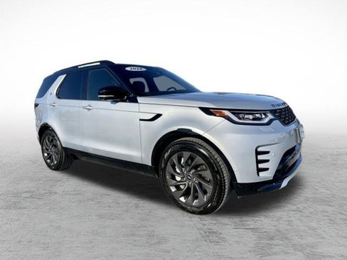 Certified 2024 Land Rover Discovery Dynamic SE image 3