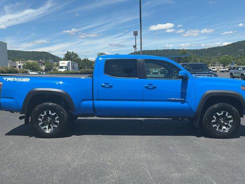 Certified 2020 Toyota Tacoma TRD Off-Road w/ Technology Package AWD/4WD image 4