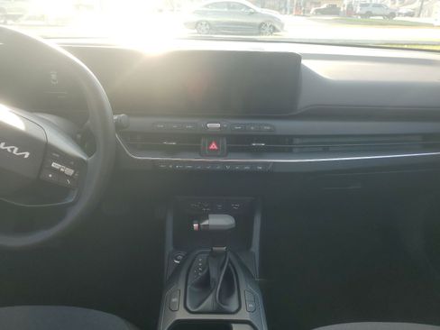 Used 2025 Kia K4 LXS image 10