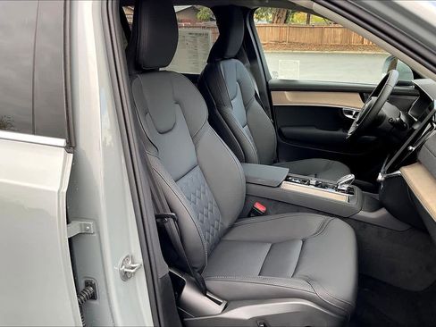 New 2026 Volvo XC90 B5 Plus image 32