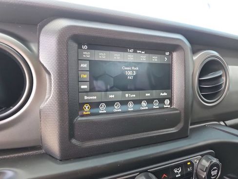 Used 2022 Jeep Gladiator Sport AWD/4WD image 13