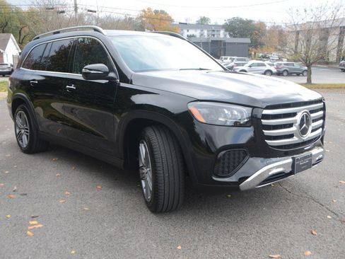 Used 2024 Mercedes-Benz GLS 450 4MATIC image 7