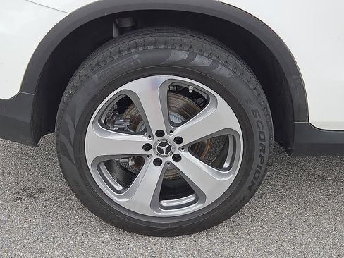 Used 2022 Mercedes-Benz GLC 300 4MATIC w/ Premium Package Lite image 7