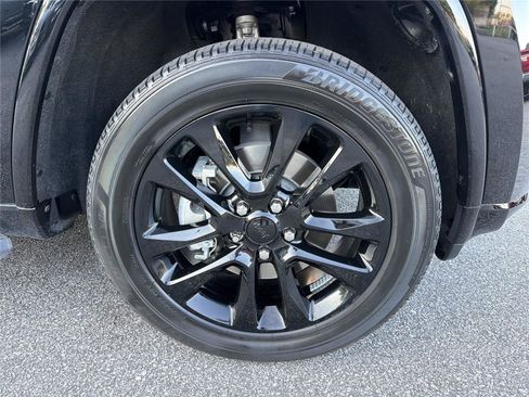 Used 2022 Jeep Grand Cherokee Laredo X AWD/4WD image 11