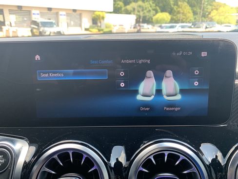 Used 2023 Mercedes-Benz GLB 250 image 24