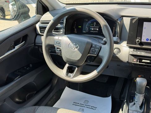 Used 2025 Toyota Camry LE image 41