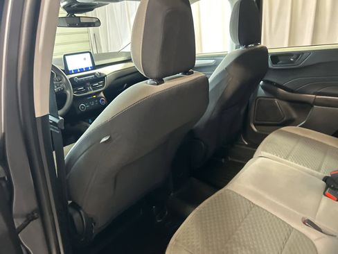 Used 2022 Ford Escape SE image 18