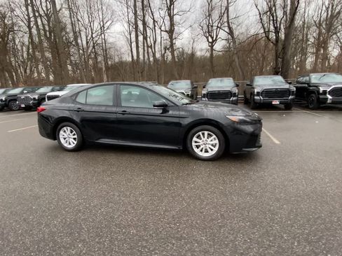 Used 2025 Toyota Camry LE image 11