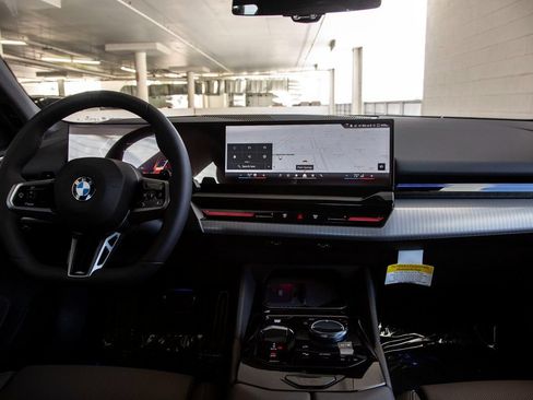 Used 2026 BMW 530i w/ M Sport Package RWD image 11