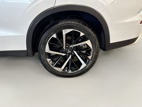 Used 2024 Mitsubishi Outlander SE AWD/4WD image 30