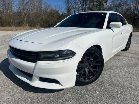 Used 2015 Dodge Charger SE image 1