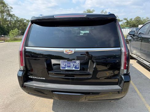 Used 2019 Cadillac Escalade Platinum AWD/4WD image 3