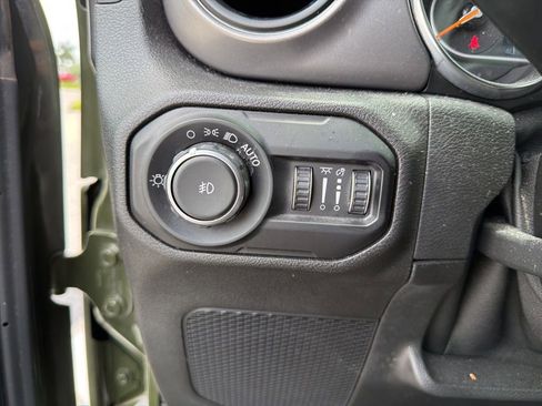 Used 2021 Jeep Wrangler Sport AWD/4WD image 15