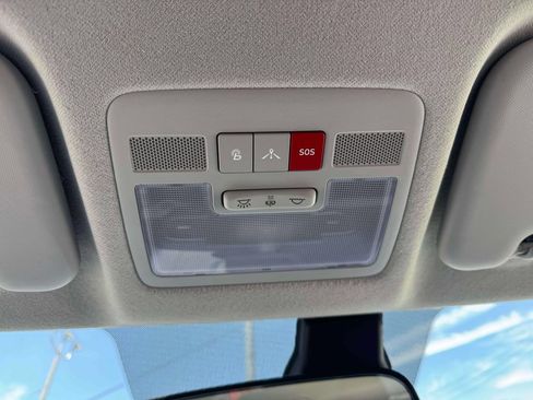 Used 2023 Hyundai Venue Limited FWD image 29