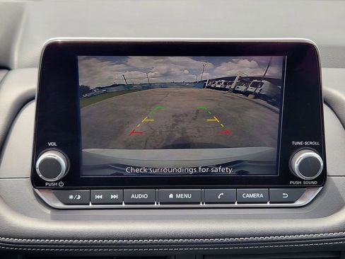 Used 2025 Nissan Rogue SV FWD image 18