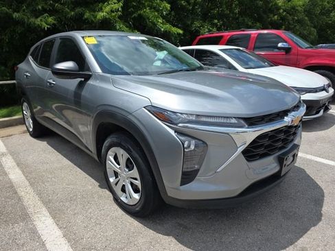 Used 2024 Chevrolet Trax LS FWD image 7