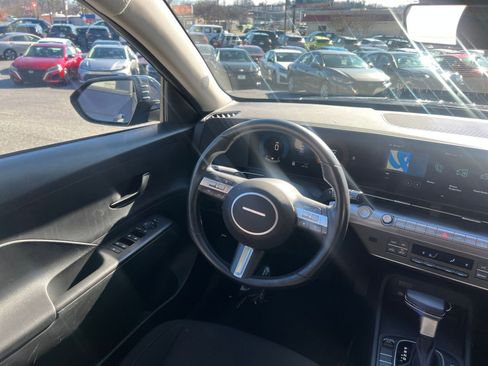 Used 2025 Hyundai Kona SEL image 29