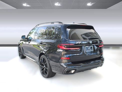 Used 2026 BMW X7 xDrive40i w/ M Sport Package image 3