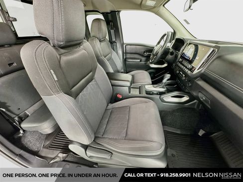 Used 2025 Nissan Frontier SV w/ SV Convenience Package RWD image 27