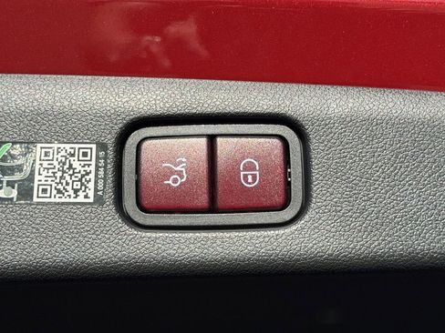 Used 2025 Mercedes-Benz E 53 AMG e 4MATIC Sedan image 21