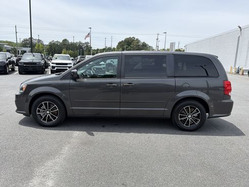 Used 2016 Dodge Grand Caravan SE FWD image 4
